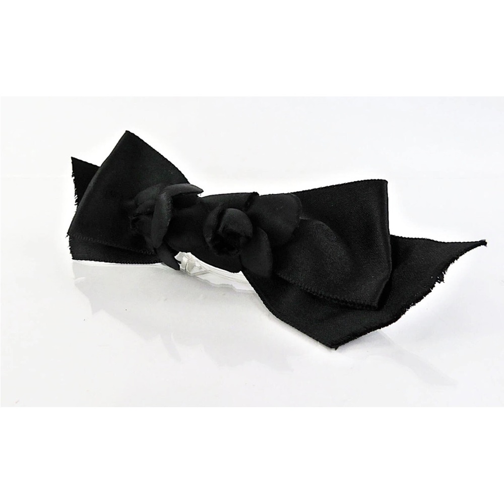CHANEL Elegant Black Satin Hair Bow - Picture 2 of 9